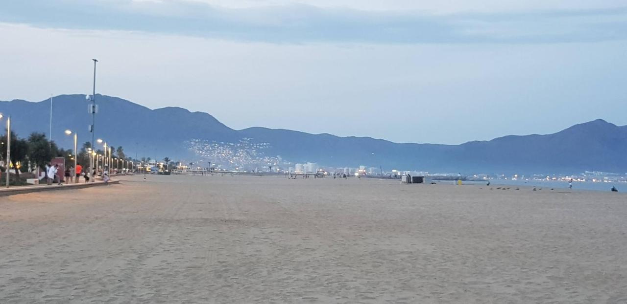 Appartement Sur Empuriabrava A 100 M De La Mer Luaran gambar